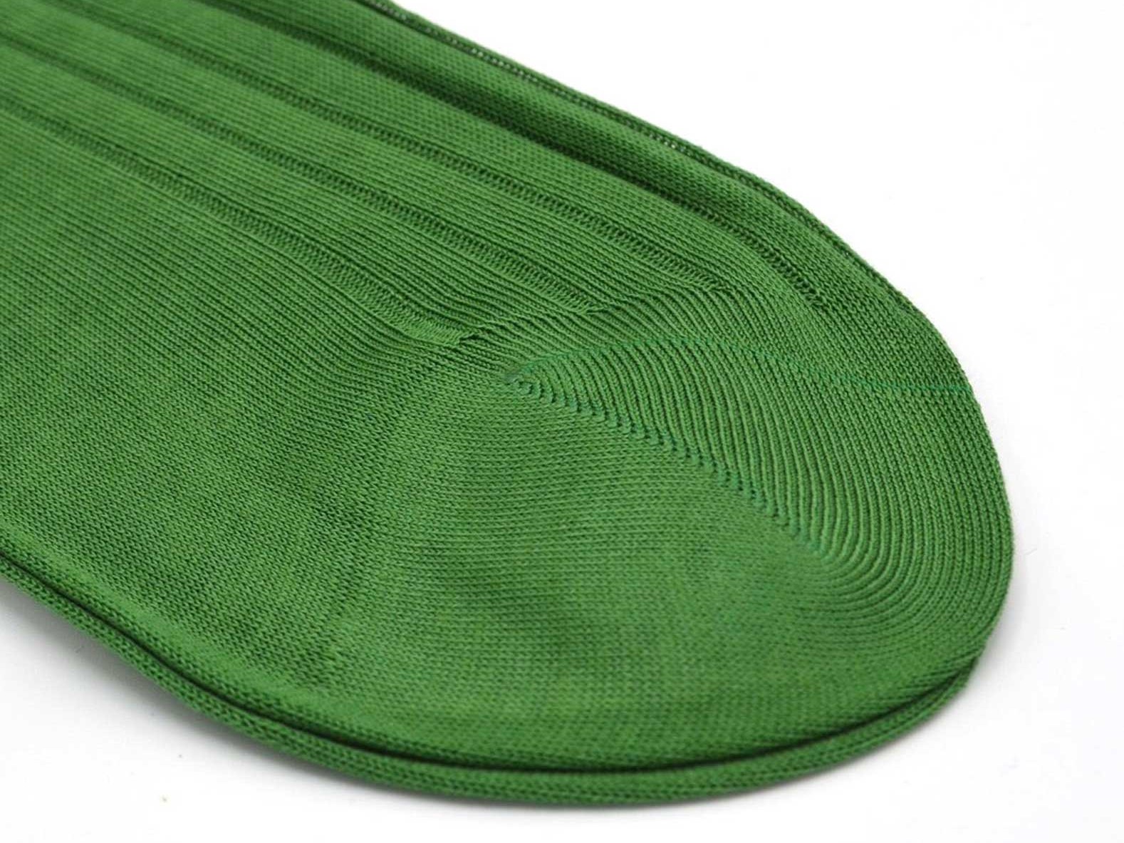 chaussettes-montantes-mi-bas-unies-vert-gazon-en-pur-fil-d'écosse-remaillées-à-la-main-pour-hommes
